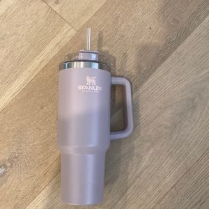 NWT Stanley 40oz travel quencher with handel in color Abalone